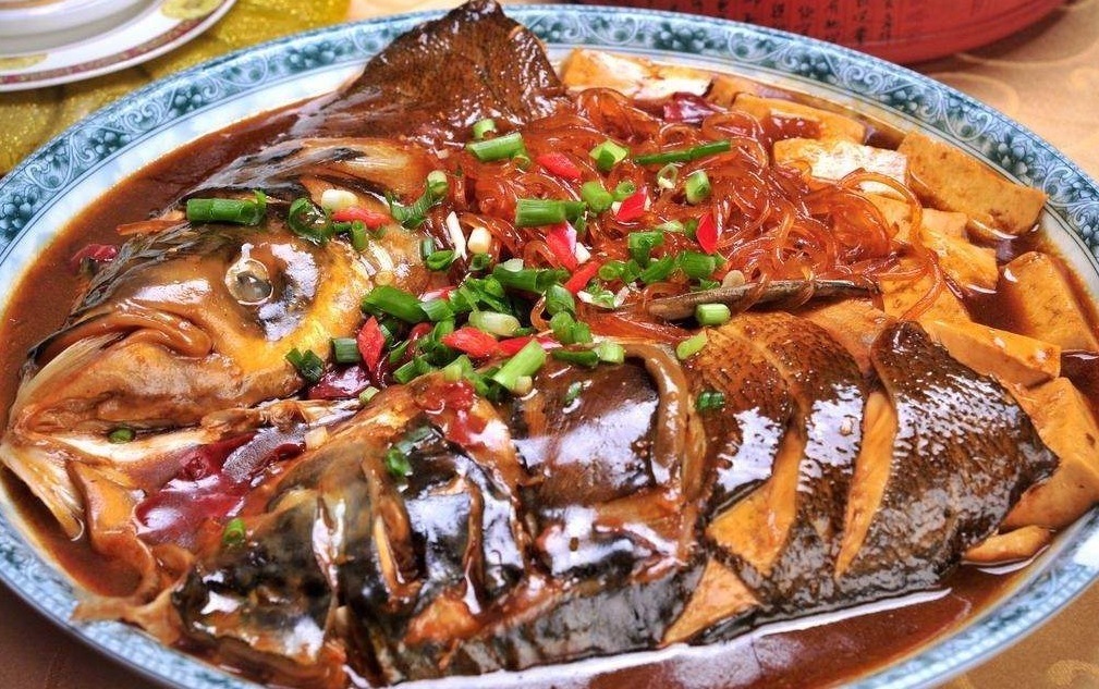 给鱼去腥,用料酒还是用醋都错了,只需一勺它,鲜嫩入味还不腥