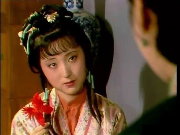 薛姨妈&难怪黛玉要把宫花扔给周瑞家的,你看薛姨妈说了些什么