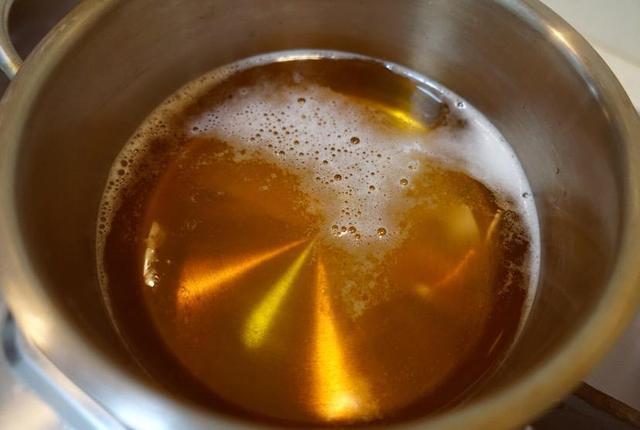 废水|养花土“干巴巴”,3种“废水”浇盆里,土壤松松软软像“面包”