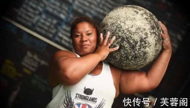 镜报|“世界最强筋肉女”力能举起一只河马,自称变壮都因一个意外