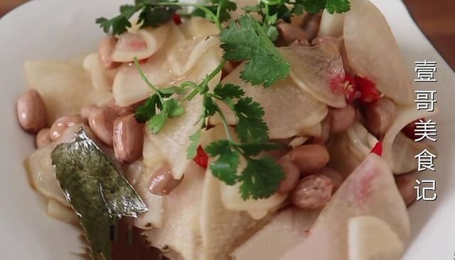 白萝卜怎么做最好吃,大厨教你,加1碗花生米,开胃下饭又解馋