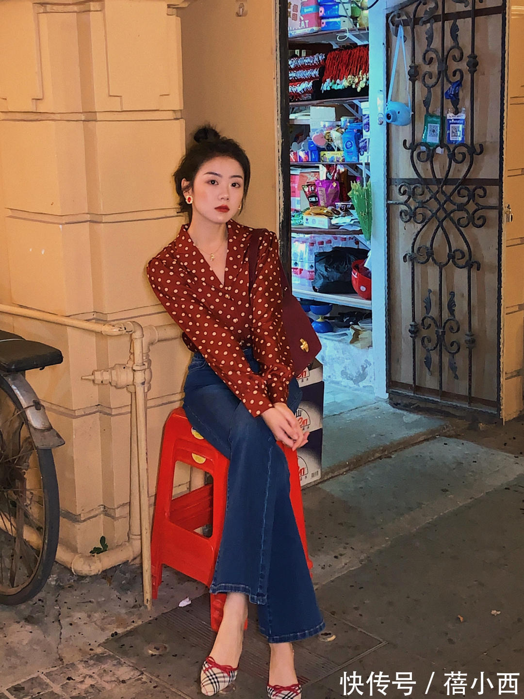 波点连衣裙|穿搭简约才高级,秋季衣橱必备“波点”单品,适合40+的熟女