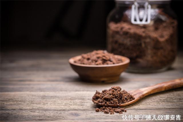 夫妻二人常喝一“酸”,早晚空腹坚持喝,从彻夜失眠到早睡早起