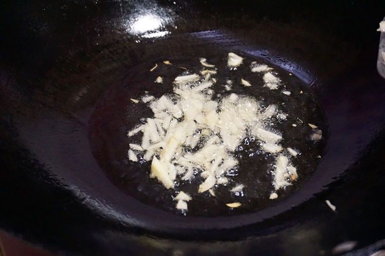 非常实惠的一道素炒三丝,能当主食或下酒菜,还能当盖饭的主菜