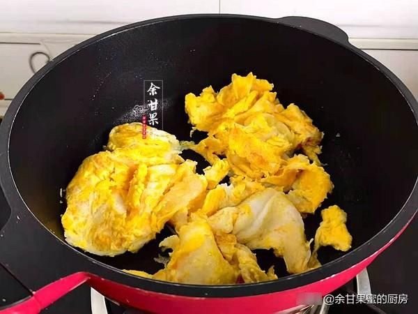 金针菇|天气太热，开胃下饭菜受欢迎，有番茄有菌菇，加酱汁烧一烧，赞