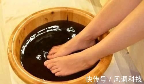 泡脚|秋冬季，每天晚上用热水泡脚，是养生还是“伤身”？早做了解