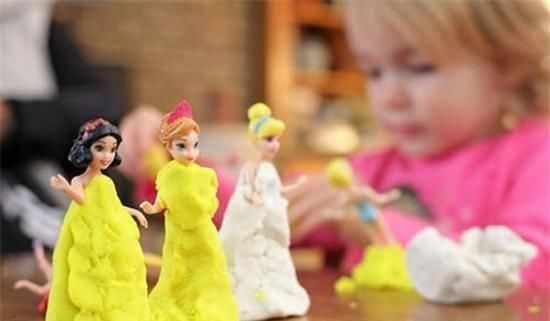 接娃|'妈妈,没人一起玩怎么办',家长如何应对,决定孩子的社交能力