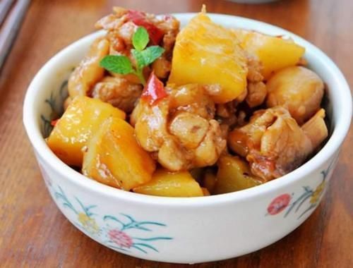 炖鸡肉时,牢记“1泡2过油”,鸡肉鲜香入味越嚼越香,还无腥味