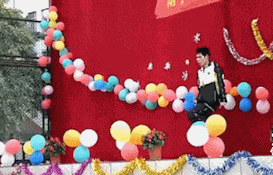 |搞笑GIF图:看到在大哥手里面的肉越来越少,看着都难受!