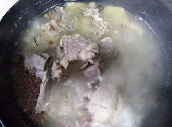 天冷|天冷记得多吃羊肉，炖羊肉时，只需放这3味料，羊汤鲜美无膻味