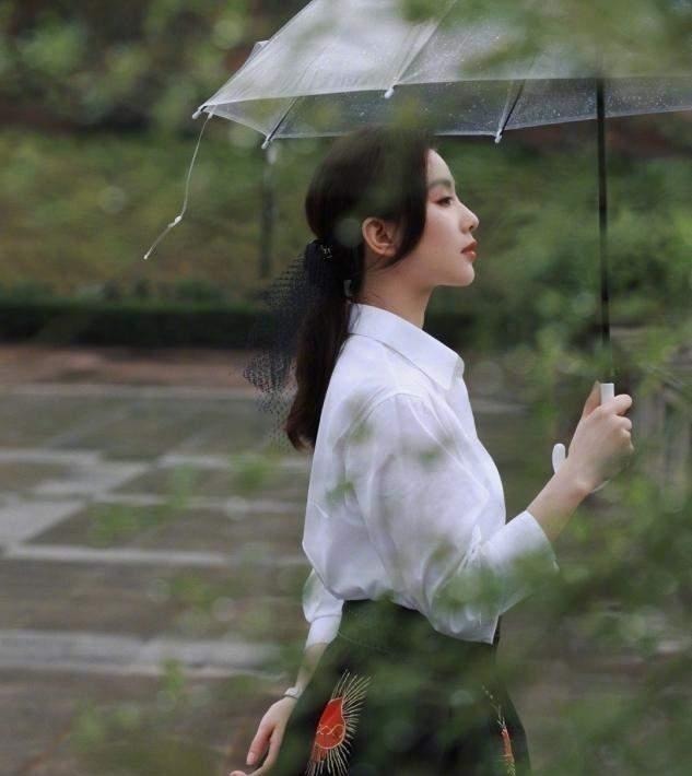 马尾辫 女人别再披头散发了,太显老!今年流行这5种发型,减龄显脸小