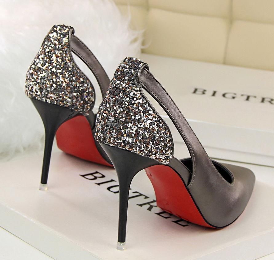 高跟鞋 女人对高跟鞋情结不必多说! 性感从脚开始, 每个女人都爱穿高跟鞋