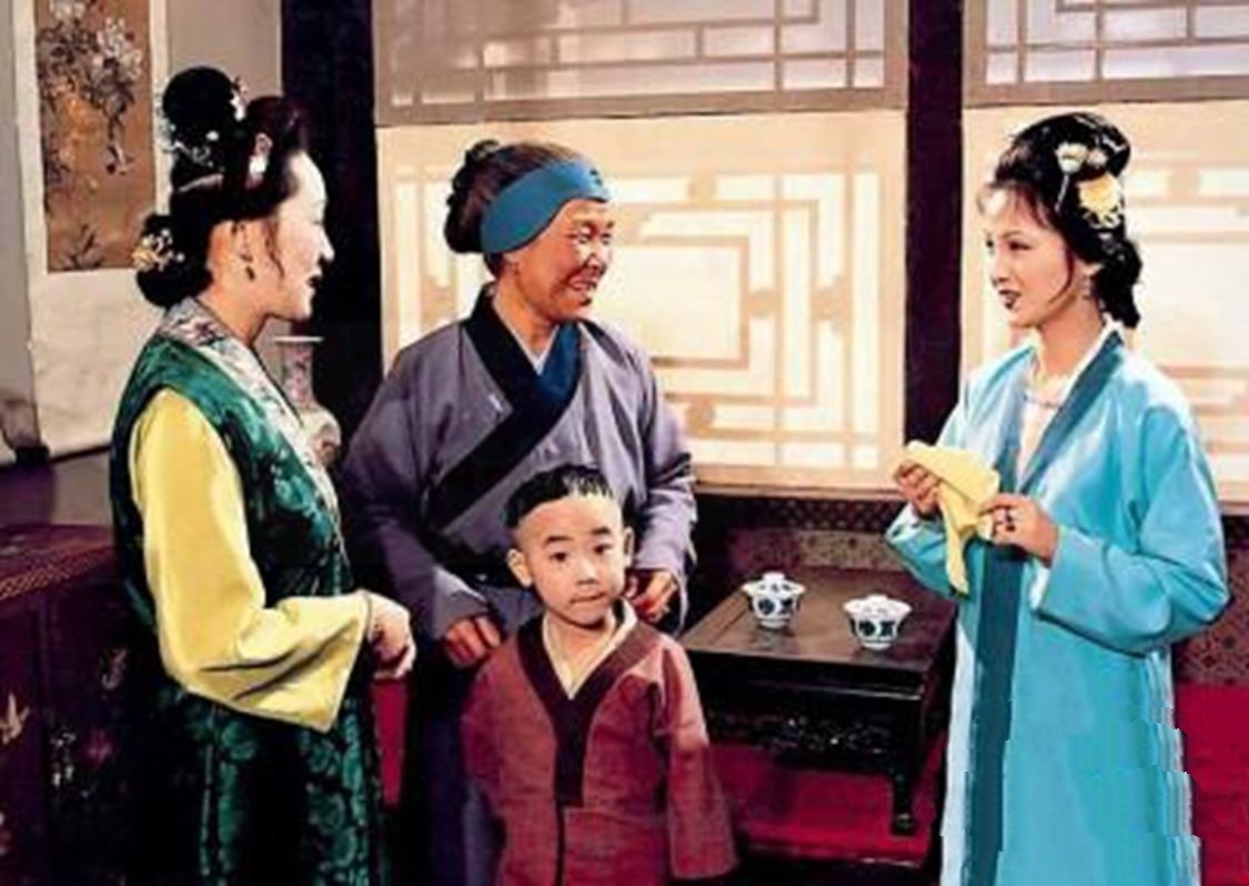 银子@《红楼梦》刘姥姥2次到贾府打秋风共得多少银两?可能有近千两