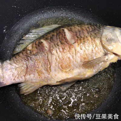 这道年夜饭必备家常红烧鲫鱼简单快手，超下饭