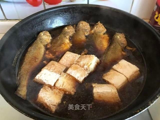 冻豆腐真是北方人的创造性美食，口感丰富有层次！热乎乎的超下饭