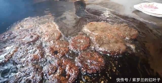 火爆|印度街头火爆美食,油炸牛肉饼,简单粗暴,太豪放了!