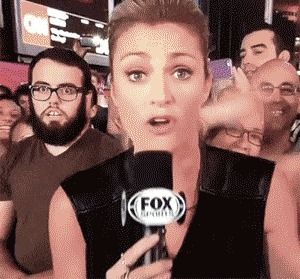 |搞笑GIF:当空姐也不容易啊,下班后没想到是这样子呢