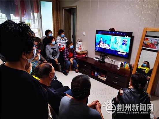 永不言弃|永不言弃的精神楷模！荆州社区居民收看报告会