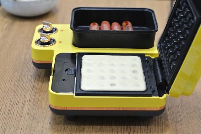 香肠|不用打发鸡蛋的无油华夫饼，早上吃真不赖，烤肠蔬菜沙拉搭配上