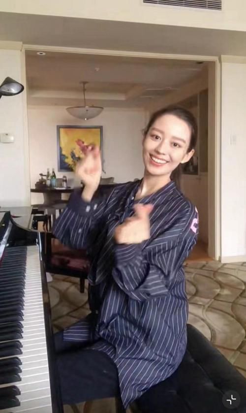 宝宝|郎朗老婆吉娜怀孕8个月,自弹自唱给宝宝做胎教,被赞天籁之音