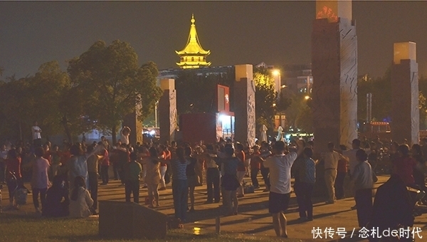 吃得太饱容易患老年痴呆？3个易伤大脑的行为，能改一个是一个
