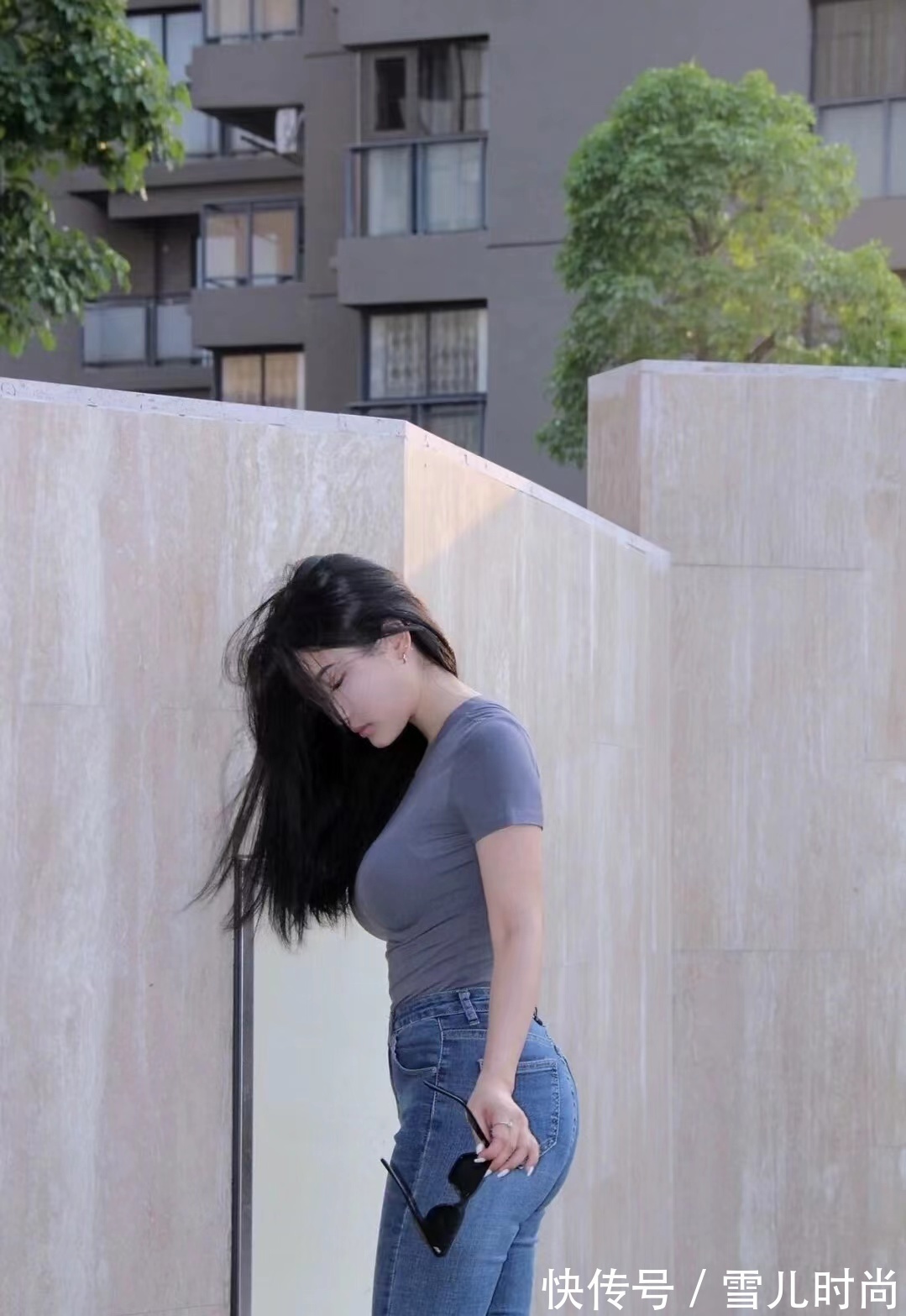 紧身牛仔裤 小姐姐牛仔裤穿搭,彰显出浓浓的青春气息,让你更加与众不同