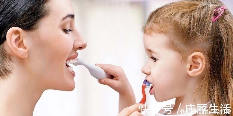 口腔|宝宝多大开始刷牙?很多父母陷入了三个“误区”,难怪娃长龋齿