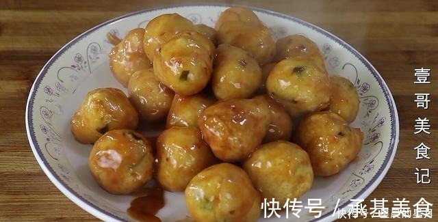 豆腐|豆腐我家从不红烧,简单一压一搅,出锅太香了,上桌连汤汁都不剩