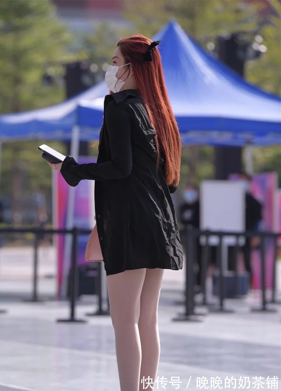 女生 休闲又极具魅力的搭配,优雅靓丽效果出众,使人眼前为之一亮