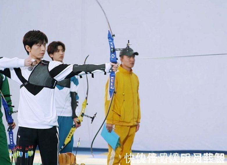 跑男这期节目可以笑一年,本是冲蔡徐坤来的,没想到被成毅吸引了