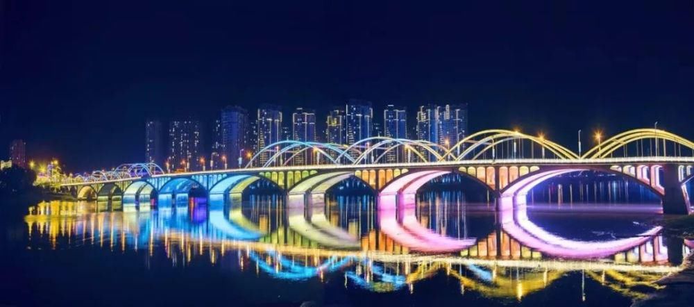 中年|乐山的夜景，好惊艳！