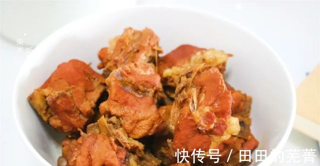 骨头|夏天吃肉，这个做法太省事了，丢进锅里不用管，时间一到满屋香！