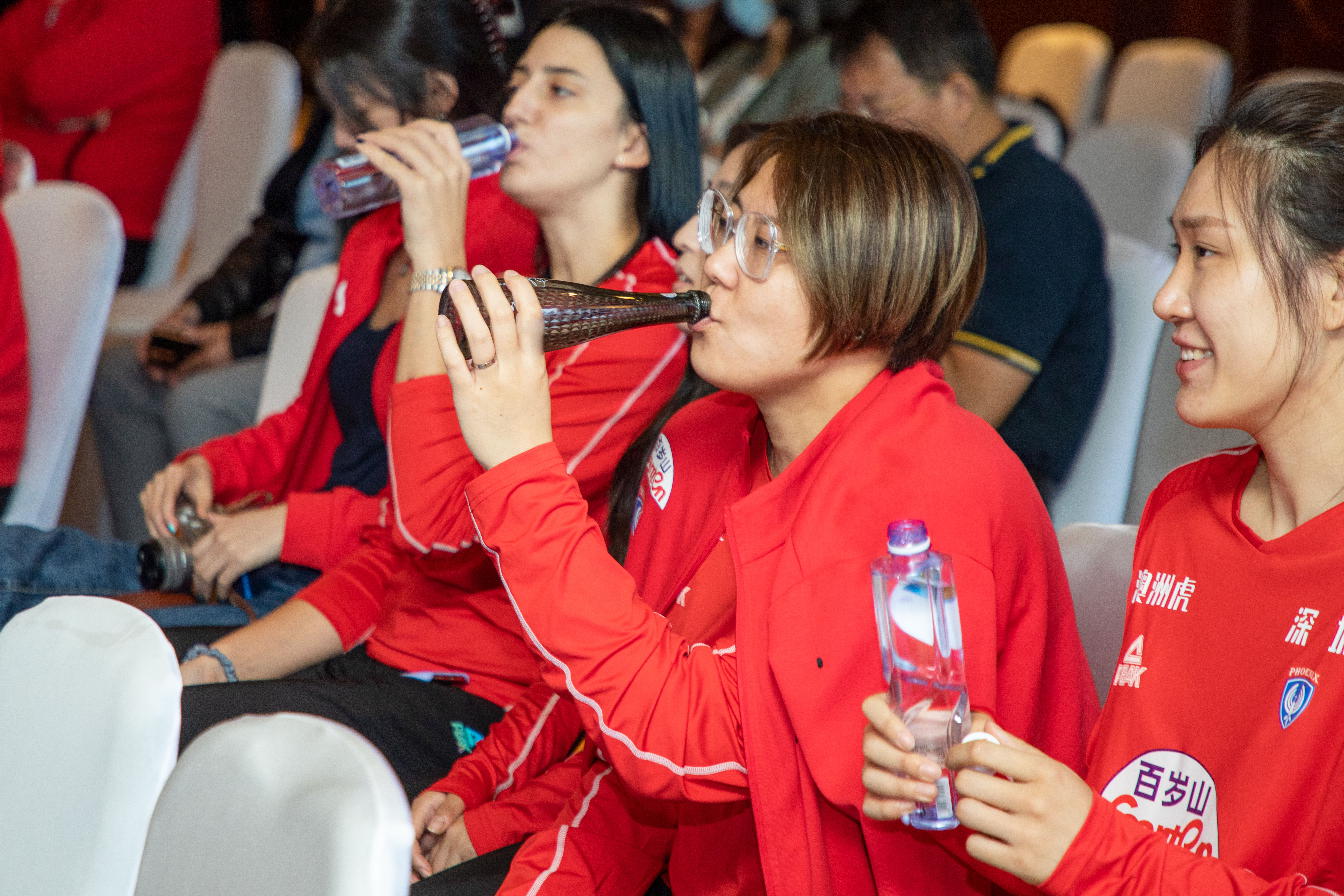 名片|百岁山与深圳中塞女排携手，深圳城市新名片来了