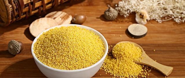 熬小米粥时不要再直接下锅煮,学会这一招,让小米粥又香又浓