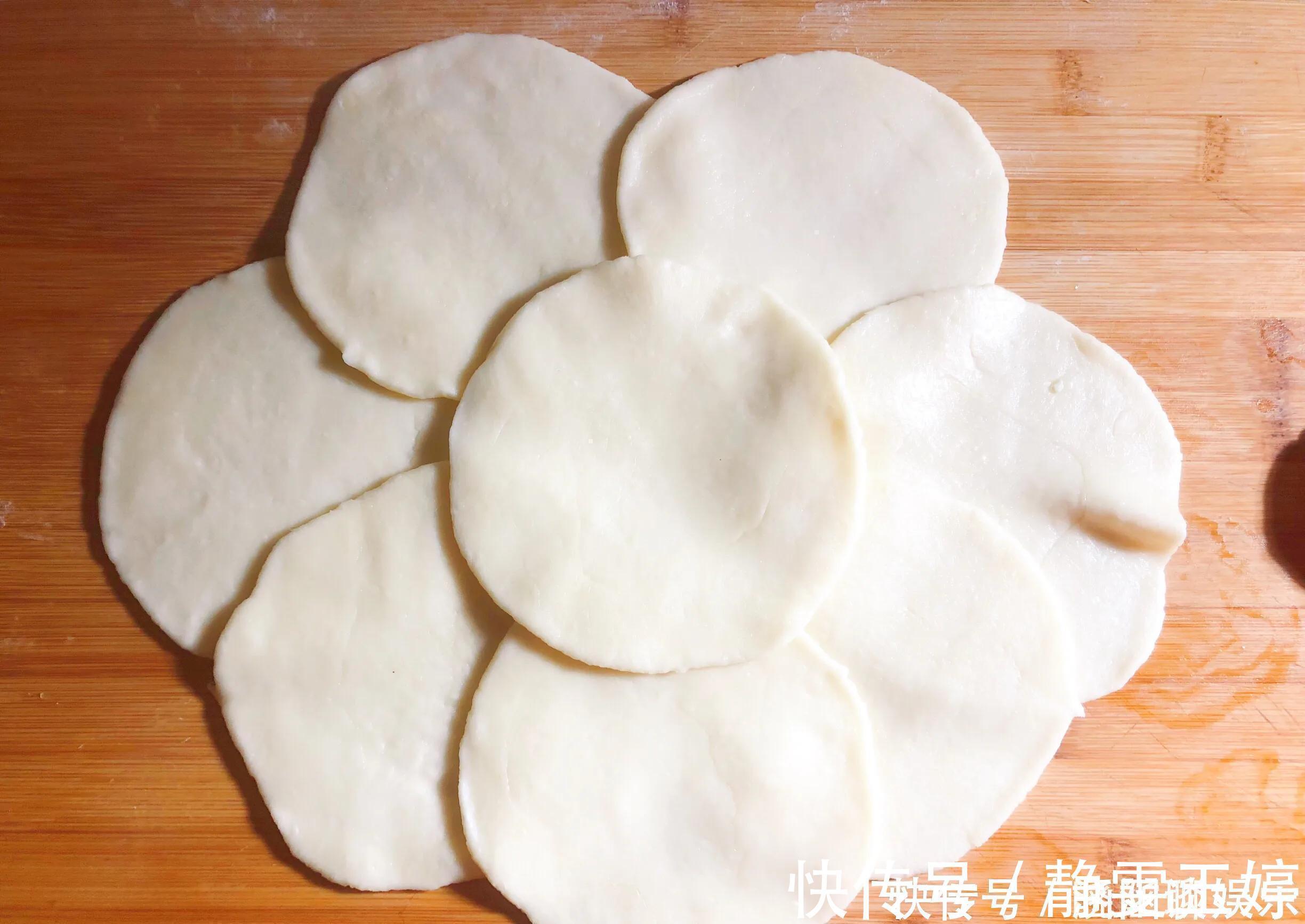 快手鲜香韭菜盒子，不发面不用饺子皮，隔几天都不硬，放凉更好吃