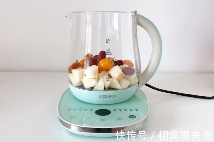 雪梨|自制冰糖雪梨金桔饮,嗓子不舒服的时候煮来喝,清润滋补