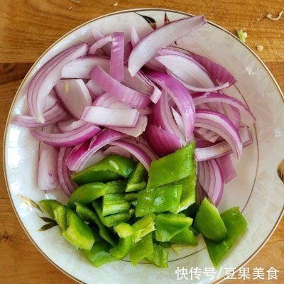 好吃的辣炒章鱼足是这样做的,营养美味,看一遍就会