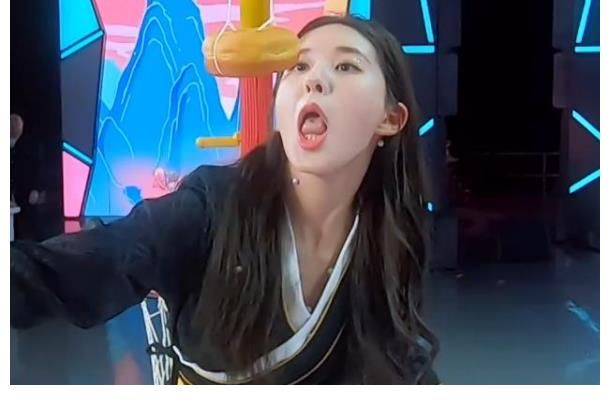 謝娜|辟謠專文！《快樂大本營》不會停播，何炅更不會離職！