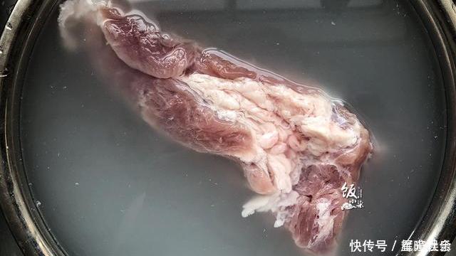 生肉别用水龙头清洗了，越洗越脏，教你正确方法，脏东西自动跑走