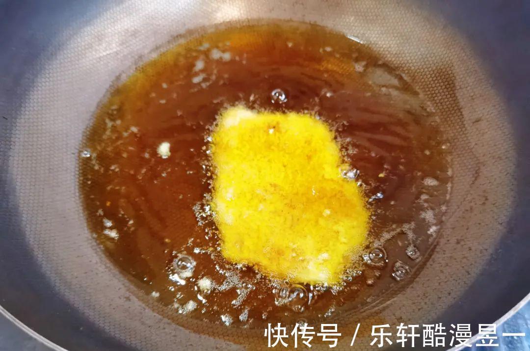 黑胡椒|【食物恋】今天教你炸猪排，外表酥脆内里鲜嫩，快来试试吧！
