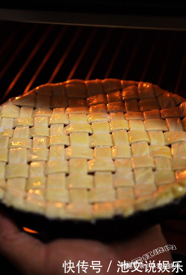  简单|苹果的这个吃法太棒了，外酥里嫩又香甜，关键是做法简单不用和面