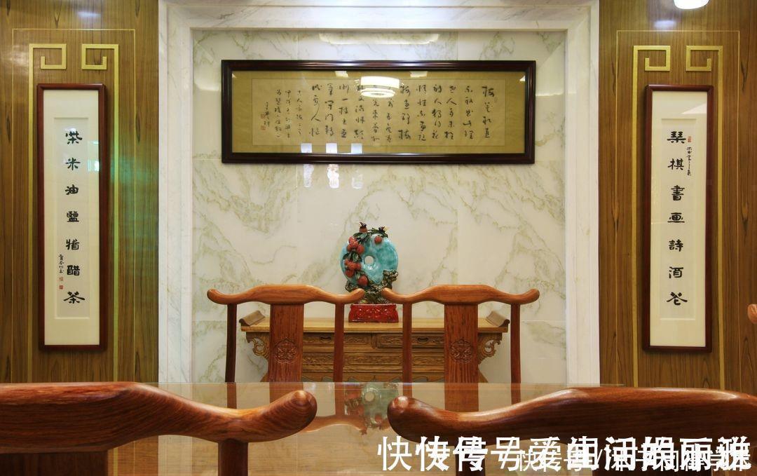 实木|90后小夫妻却偏爱中式装修,去除繁琐设计,书房的设计更为独特!