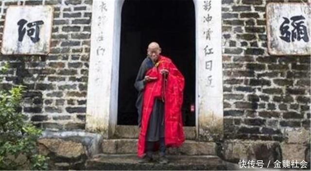 割肉|深山高僧63年不吃油盐,一佛衣穿了43年,曾割肉救母感动世人