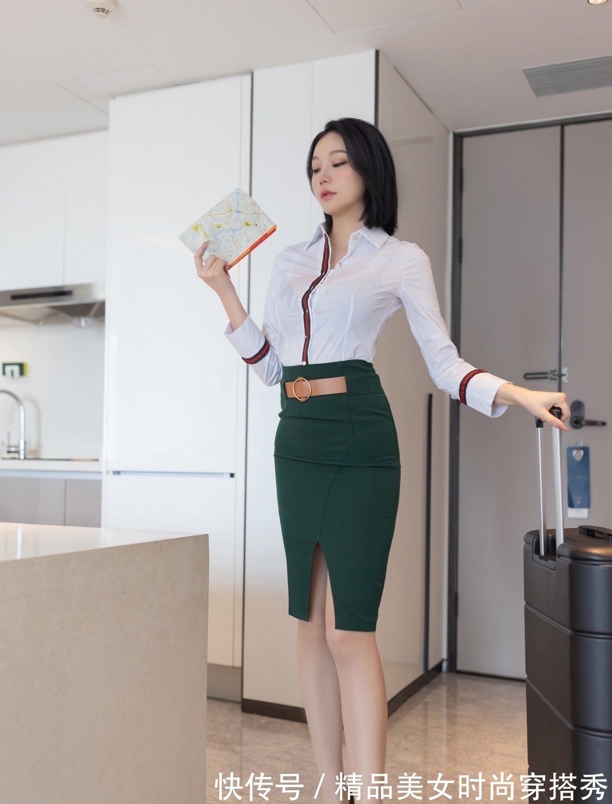 半身裙 白色的衬衫下搭墨绿色的半身裙,做一个优雅的女人