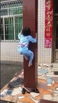 |搞笑GIF：据说好身材的妹子，都可以做到这个动作