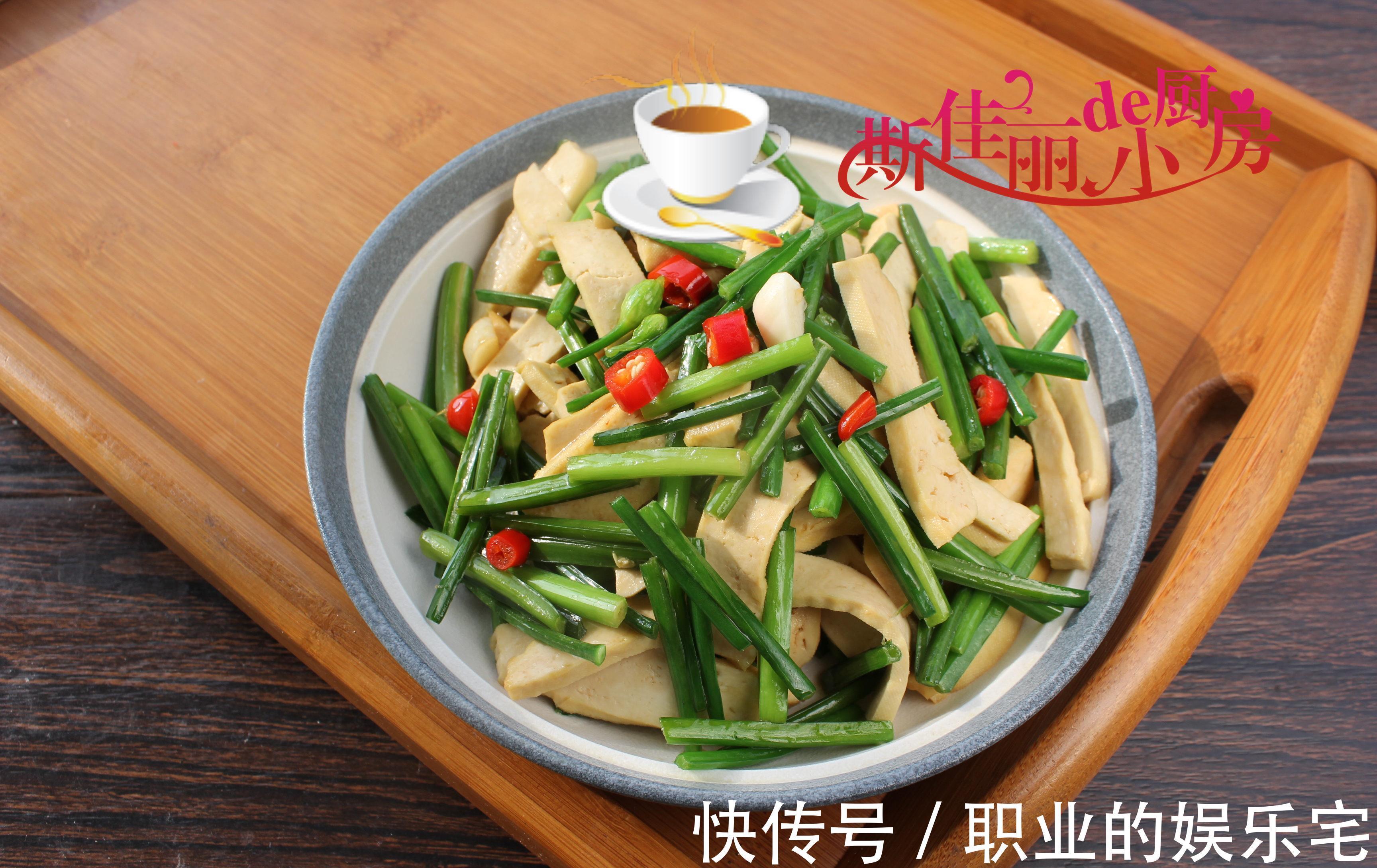 韭菜薹|夏天三口之家的晚餐，好吃好做，荤素搭配，家人爱吃从不浪费