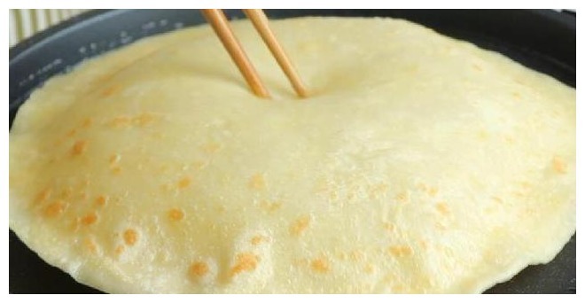 想吃鸡蛋灌饼不用再出去买了，起层鼓泡秘诀全在这，做法超简单