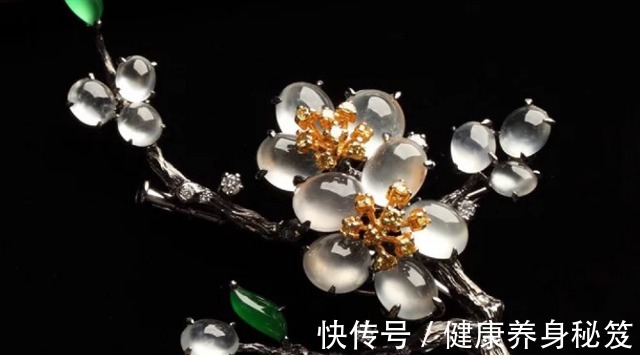 制品$再选择钻石黄金镶嵌的翡翠就俗气了，这一款料子，难道不大气吗！