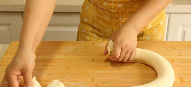 牛奶|不用烤箱,只需牛奶和面粉,在家也能吃到酥到掉渣的火烧了