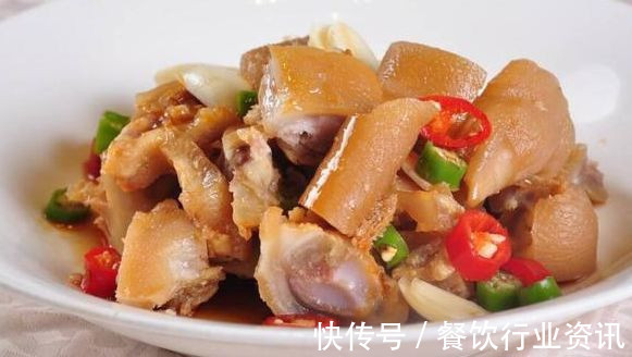 猪血|美食推荐:孜然排骨、凉拌猪蹄、蒜香鸭块、双色豆腐的做法